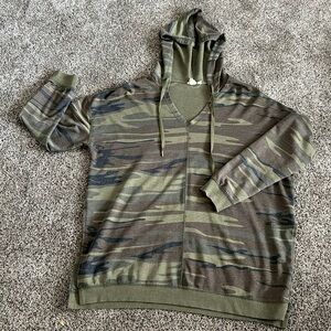 Women’s White Crow Camo Pullover Hoodie ( Size XL )